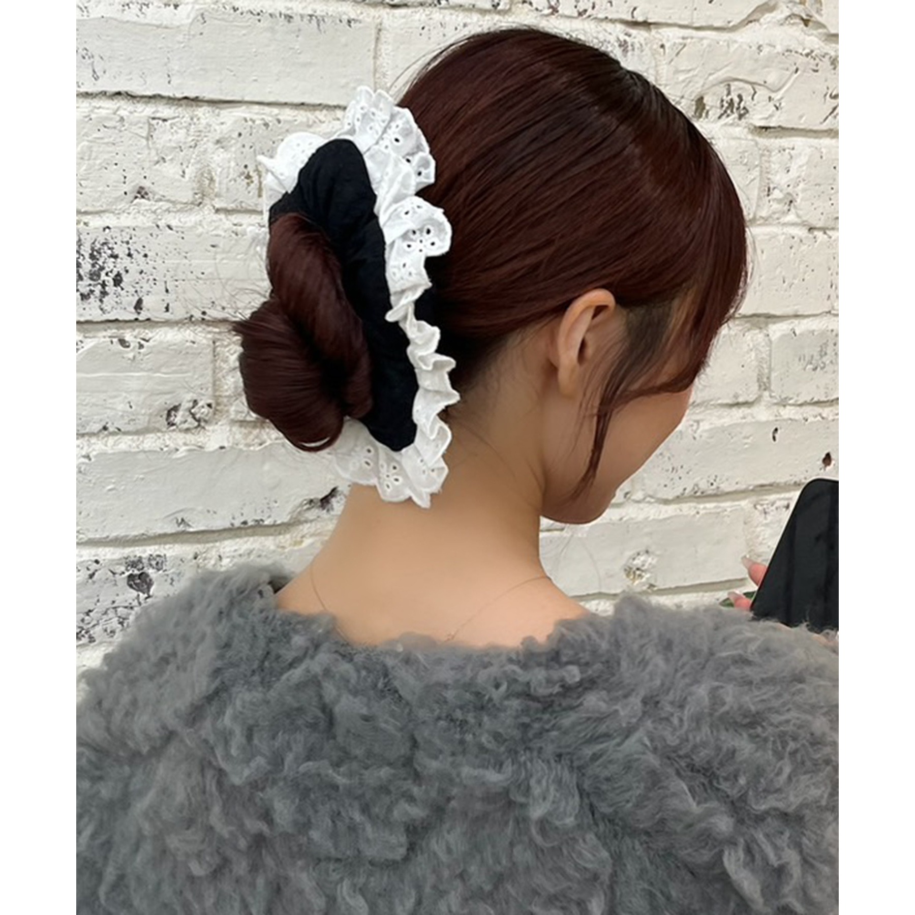 専用❤︎ペイズリー柄×グリーンティー❤︎チャーム付きシュシュ ATELIER de BOUQUET】ブルーフラワーペイズリー柄BIG シュシュ