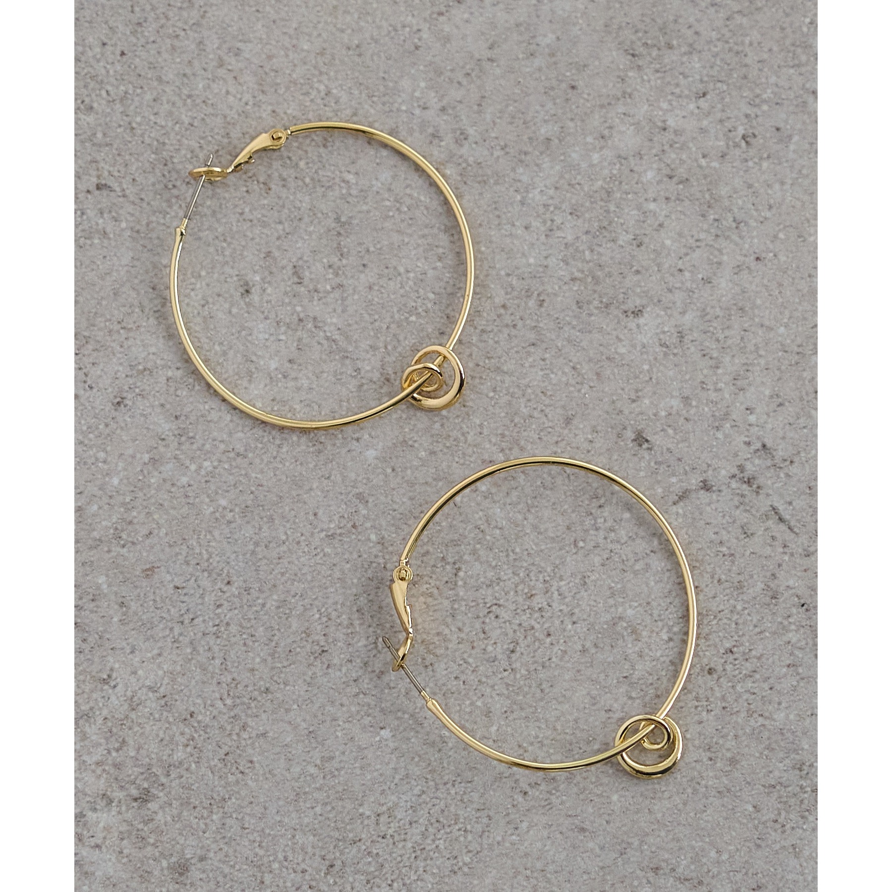 【GOLDY】カーリーチャームフープピアス