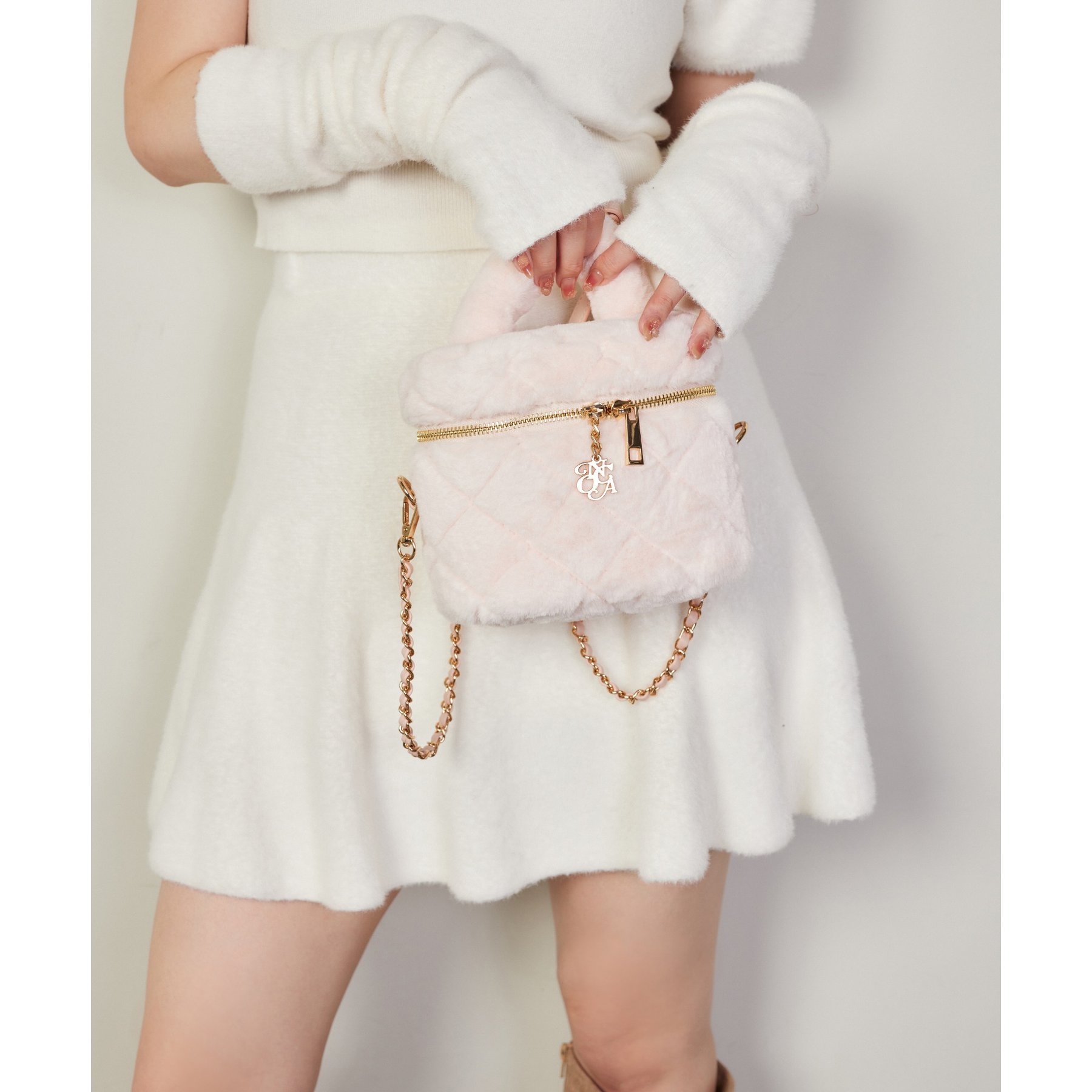 The Barnnet Ivory Fur Drawstring Backpack ファー バッグ (The