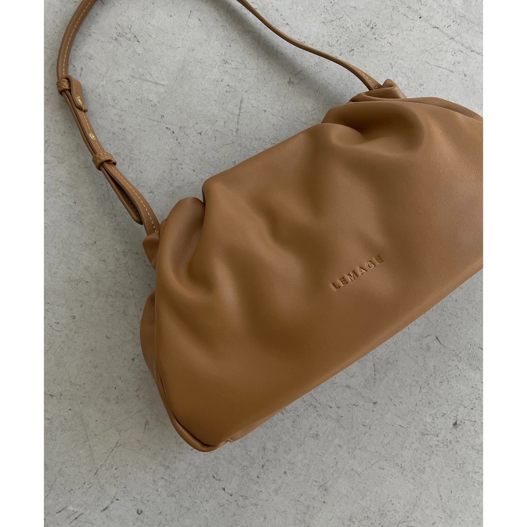 新色/ライトベージュ】クラウディギャザーバッグ | ファッション通販