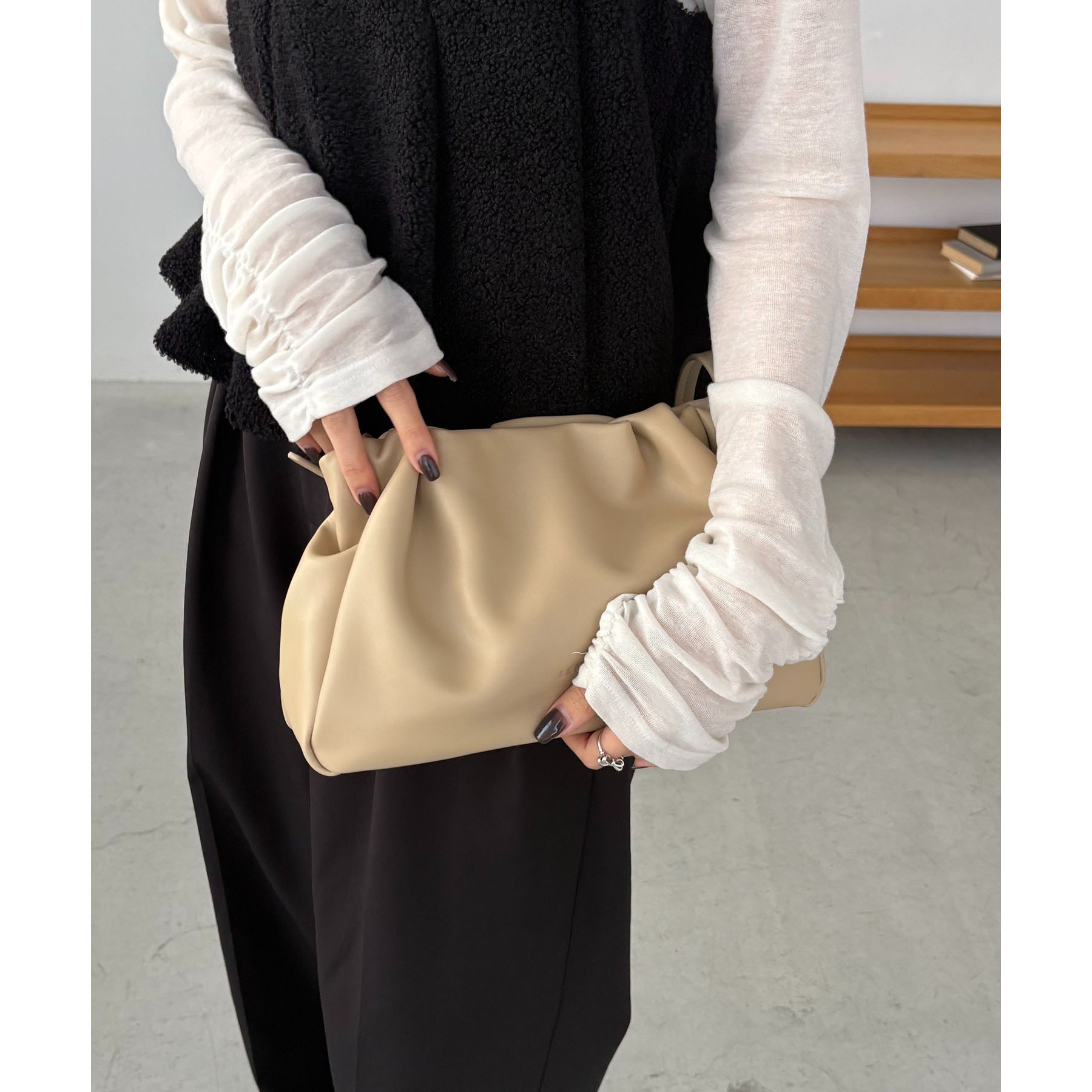 新色/ライトベージュ】クラウディギャザーバッグ | ファッション通販