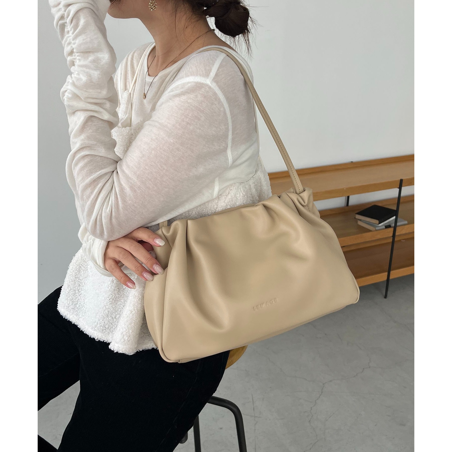 新色/ライトベージュ】クラウディギャザーバッグ | ファッション通販