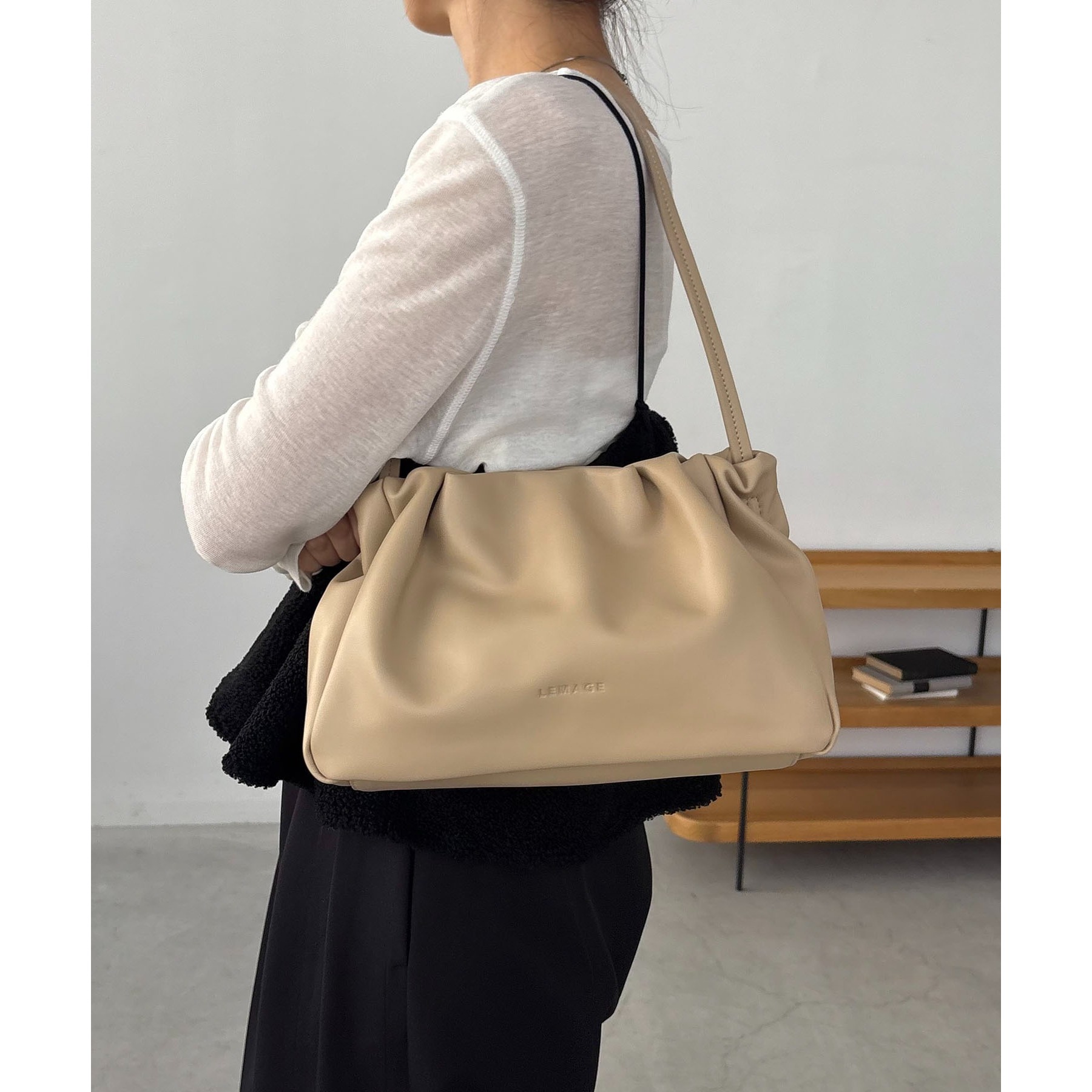 新色/ライトベージュ】クラウディギャザーバッグ | ファッション通販