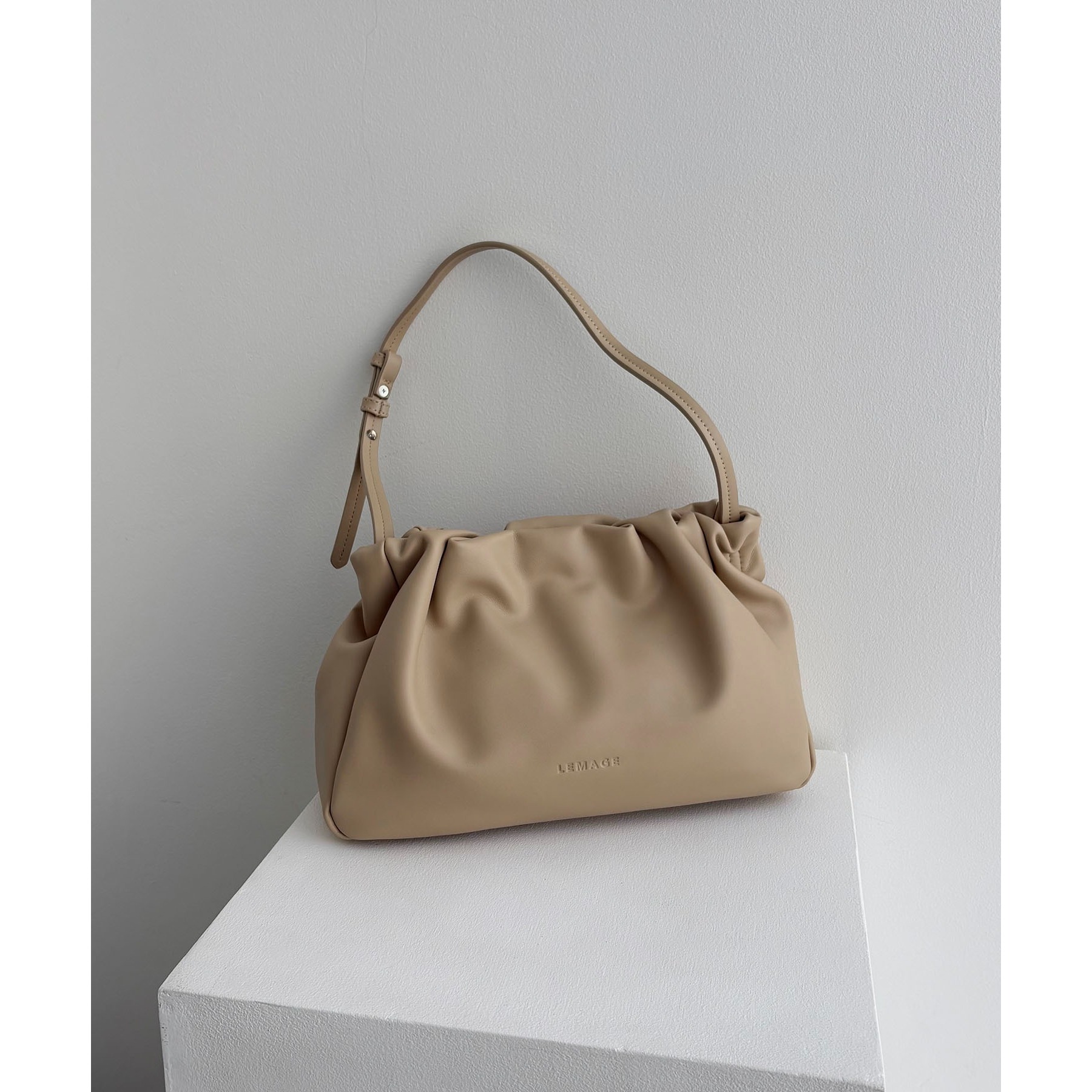 新色/ライトベージュ】クラウディギャザーバッグ | ファッション通販