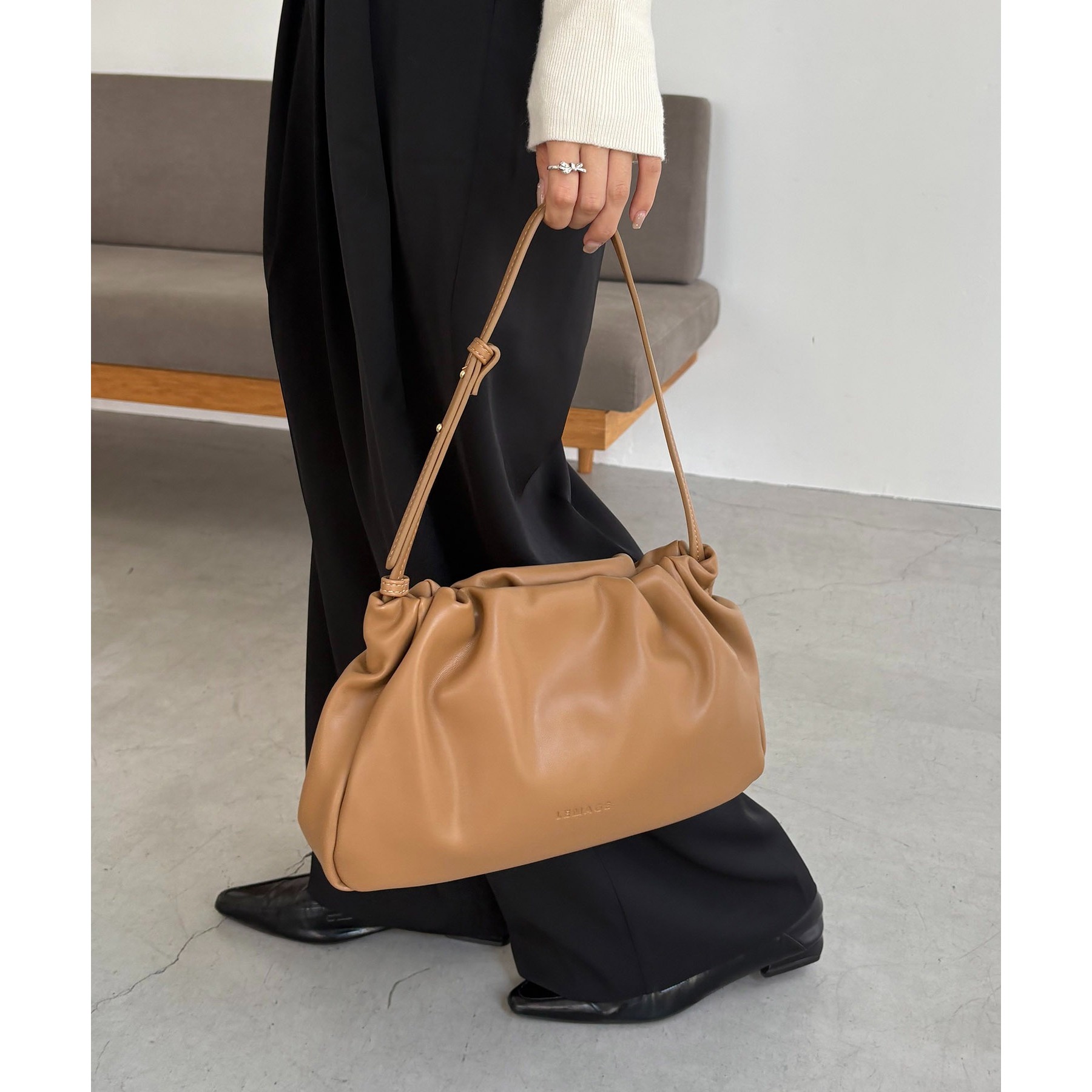 新色/ライトベージュ】クラウディギャザーバッグ | ファッション通販