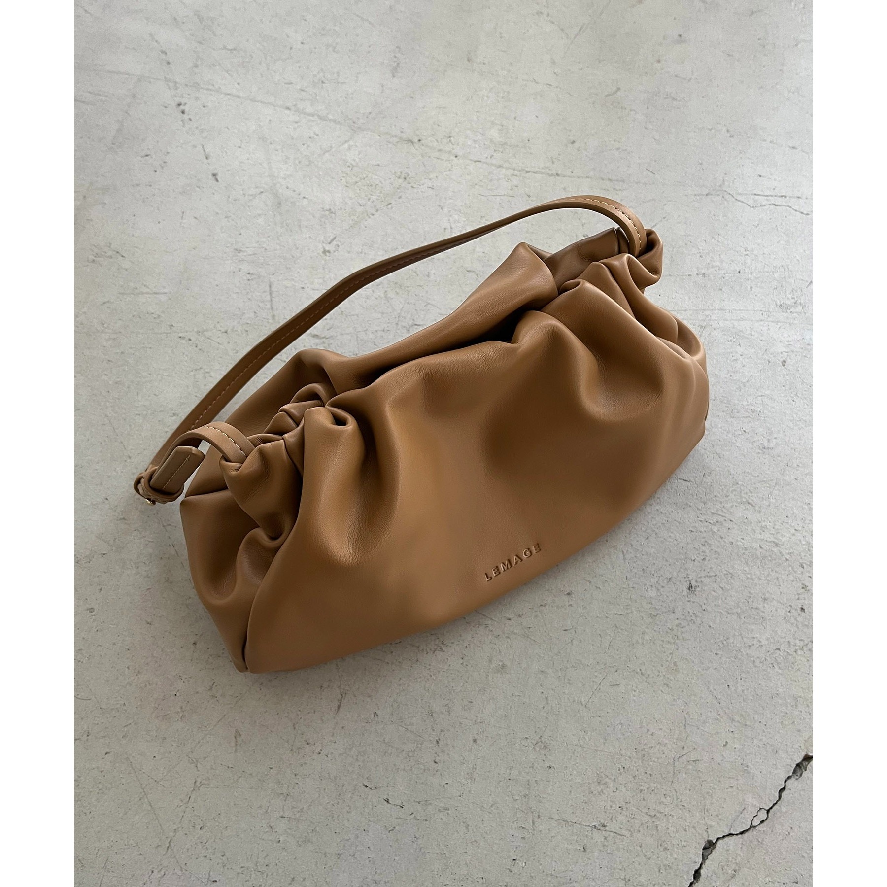 新色/ライトベージュ】クラウディギャザーバッグ | ファッション通販