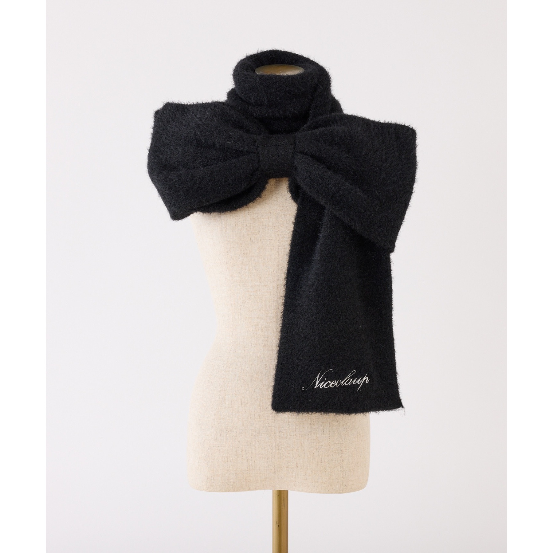 GUCCI エレガントな黒のファーリボンマフラー GUCCI エレガントな黒のファーリボンマフラー GUCCI エレガントな黒の