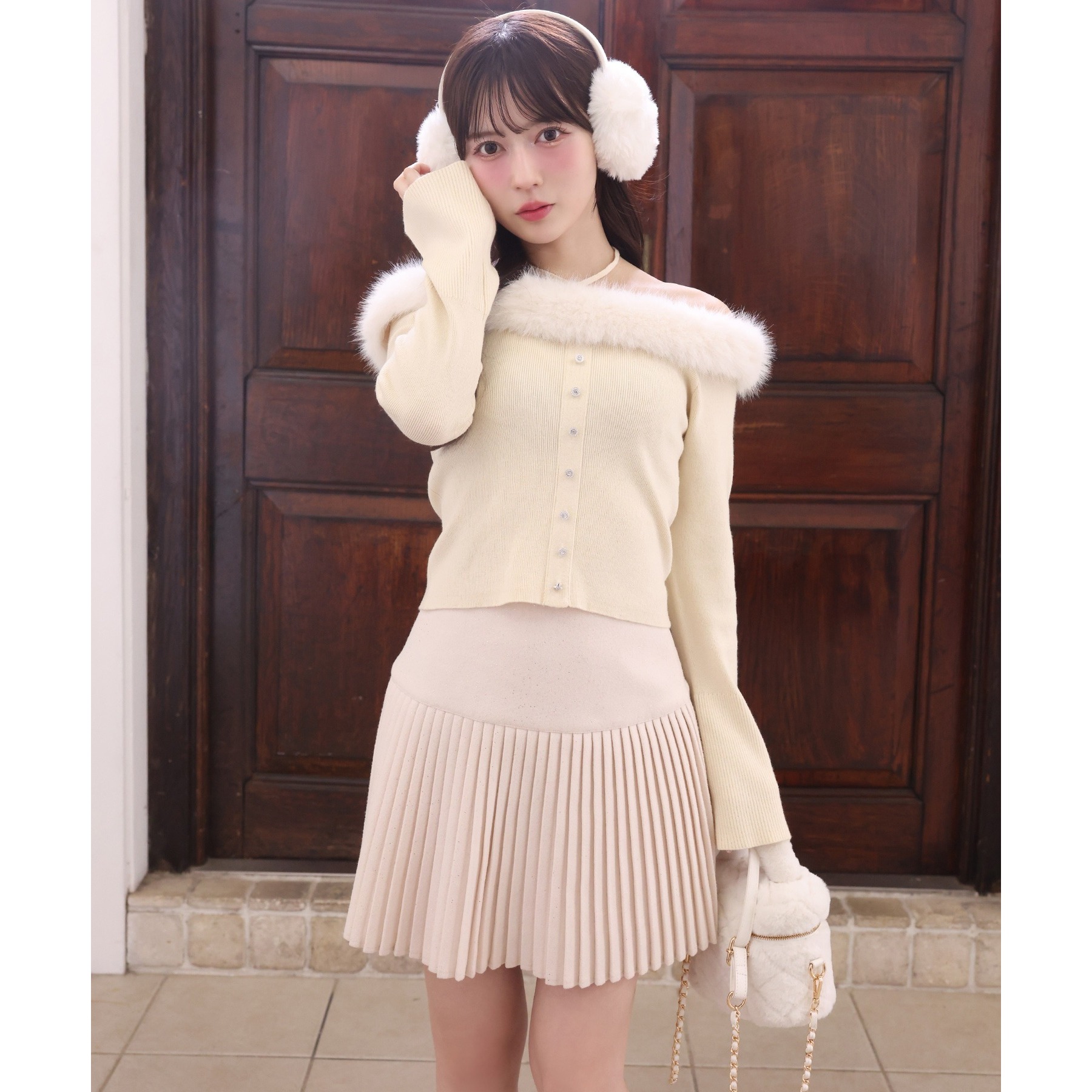 キラキラボタンファーオフショルニット | ファッション通販サイト NUGU