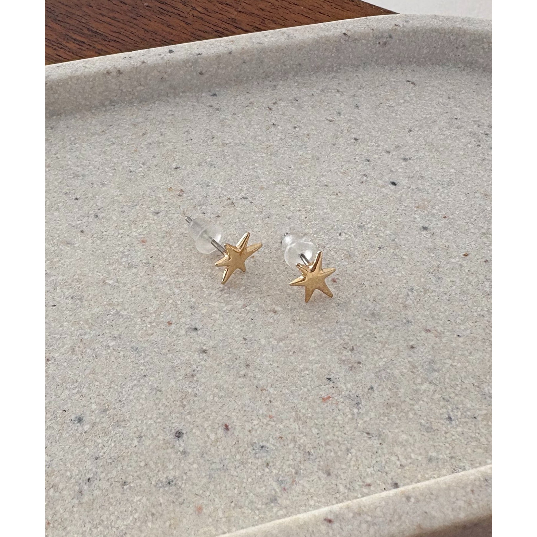 〈GOLDY/ゴールディ〉スターダストピアス