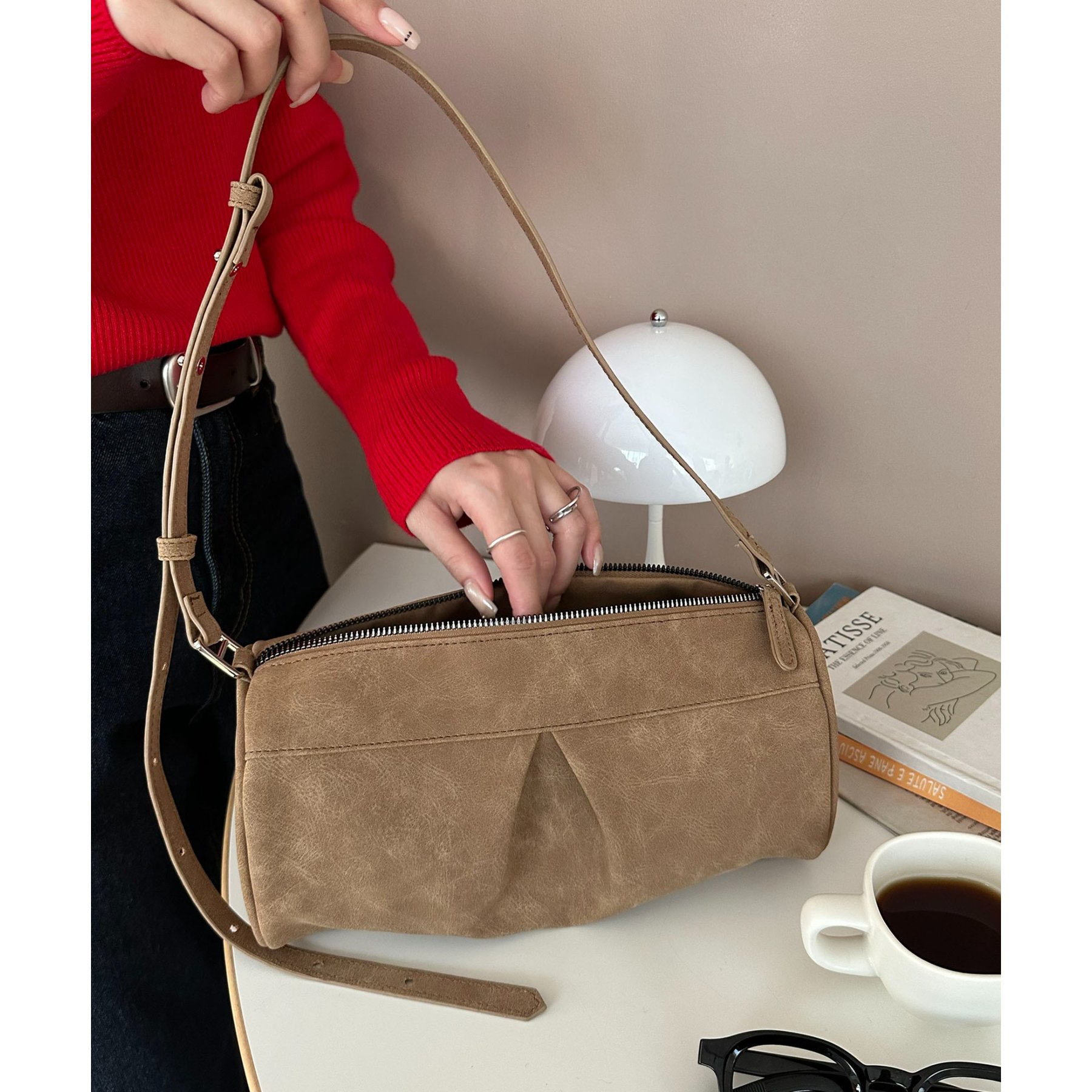 フロントタックスクエアショルダーバッグ