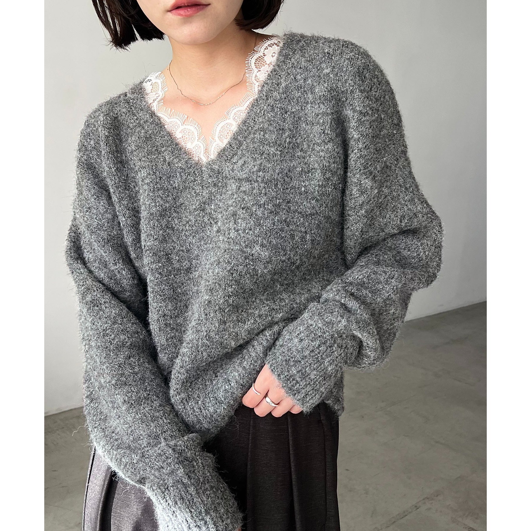 レーストリミングニット