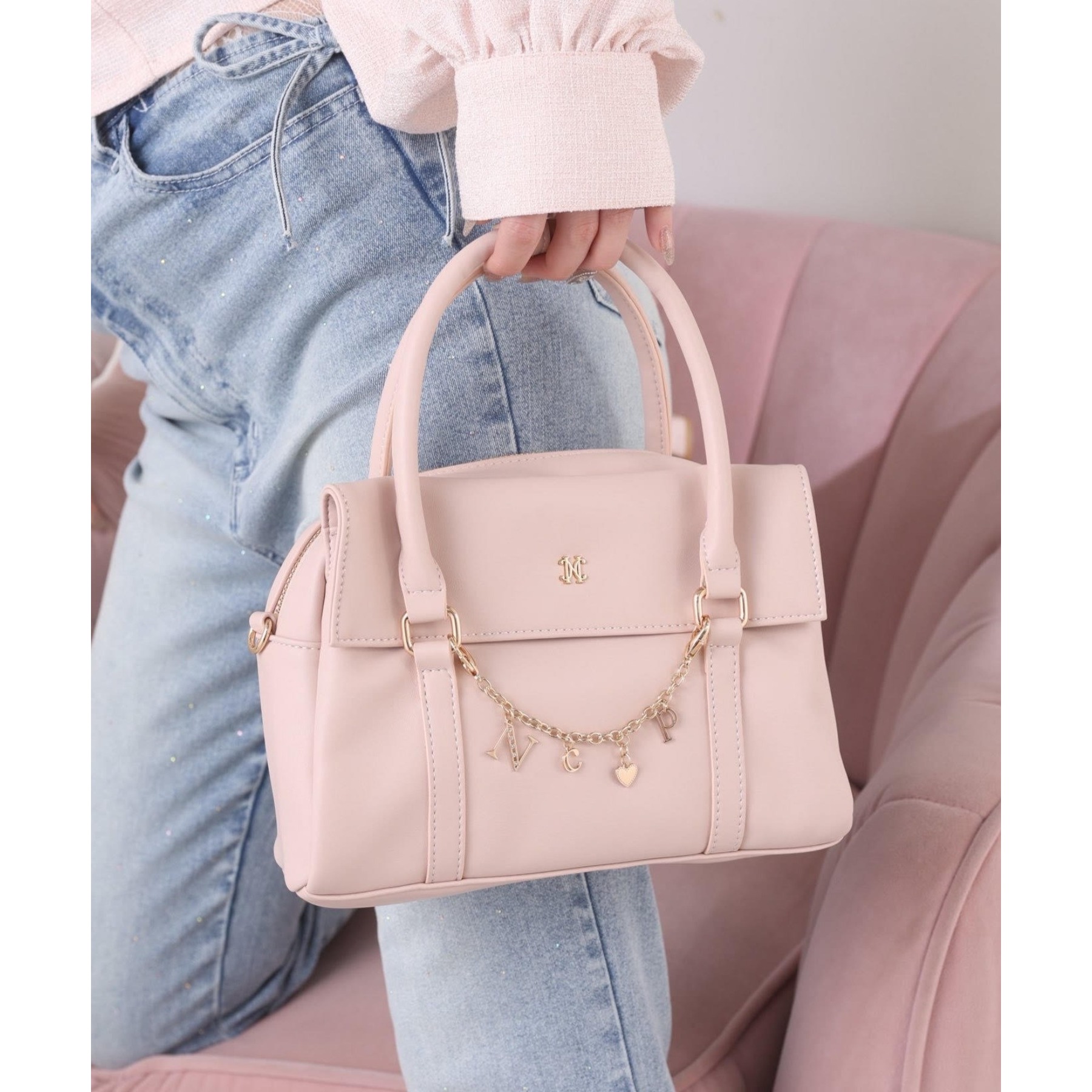 チェーンチャーム付きバッグ