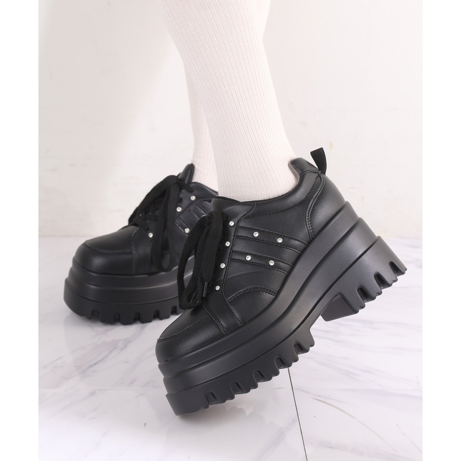 ビジュー付きトリプルソールスニーカー／ブラック