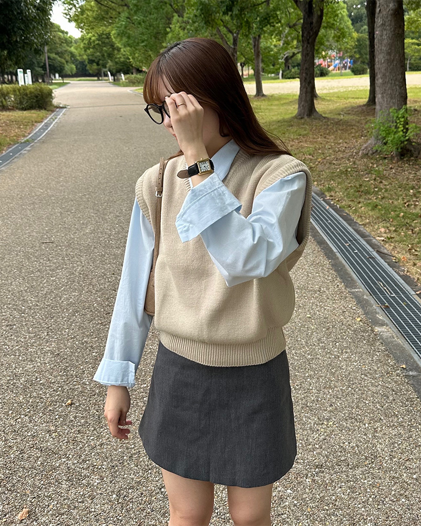 Vネックリブヘムセミクロップドニットベスト | ファッション通販サイト