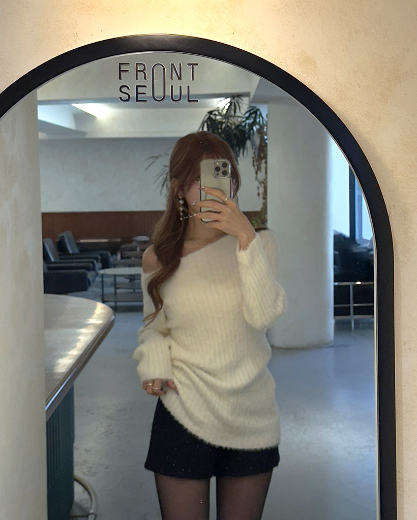 ルーズフィットオフショルダーニット