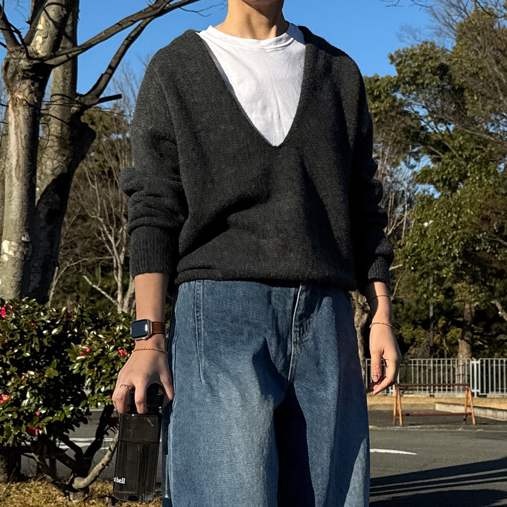 ディープVネックニットセーター | ファッション通販サイト NUGU