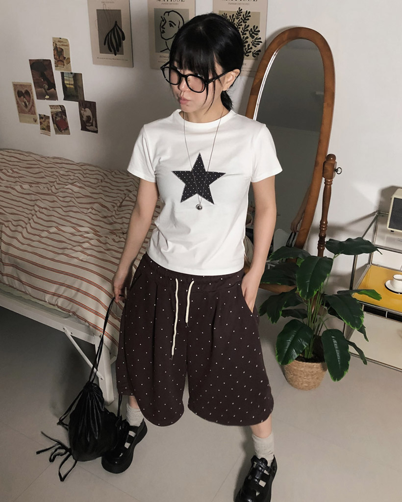 トップス Chiho アシンメトリー ロゴ入り クロップド丈 ブラトップ