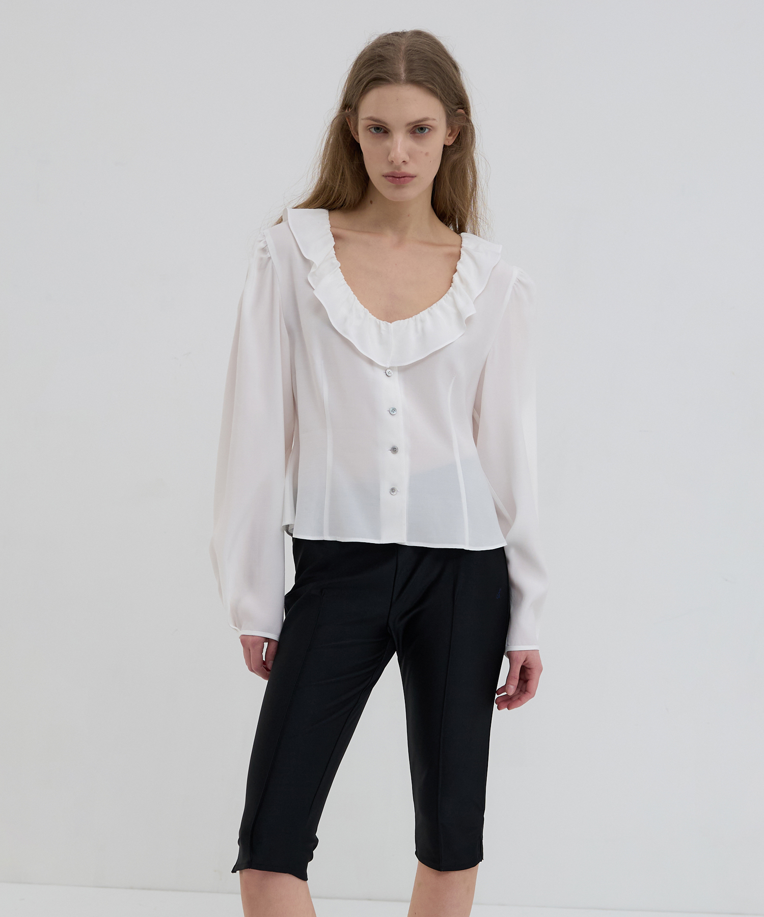 RUFFLE SCOOP NECK BLOUSE_IVORY