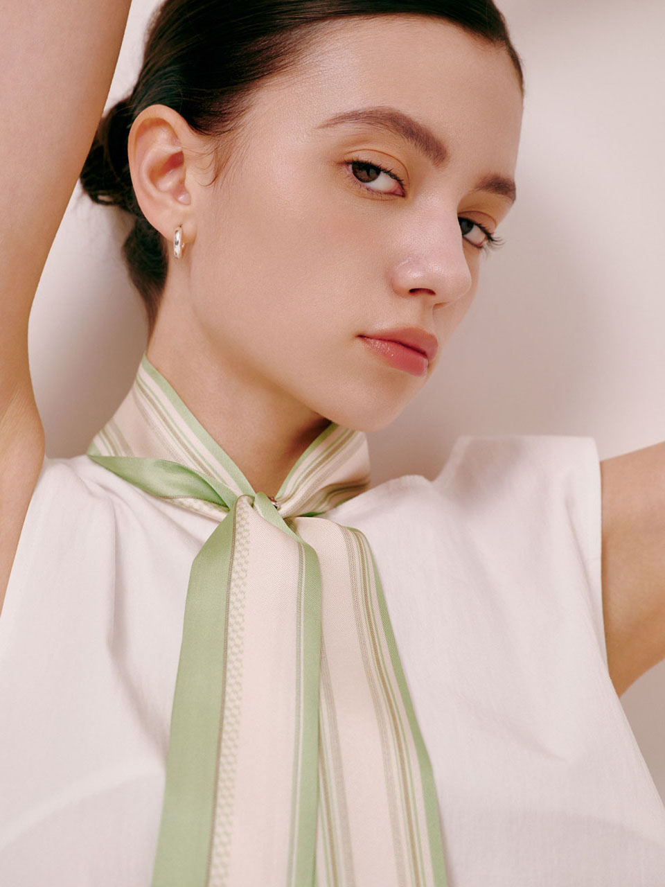 Long Twilly Silk Scarf - Pearl White | ファッション通販