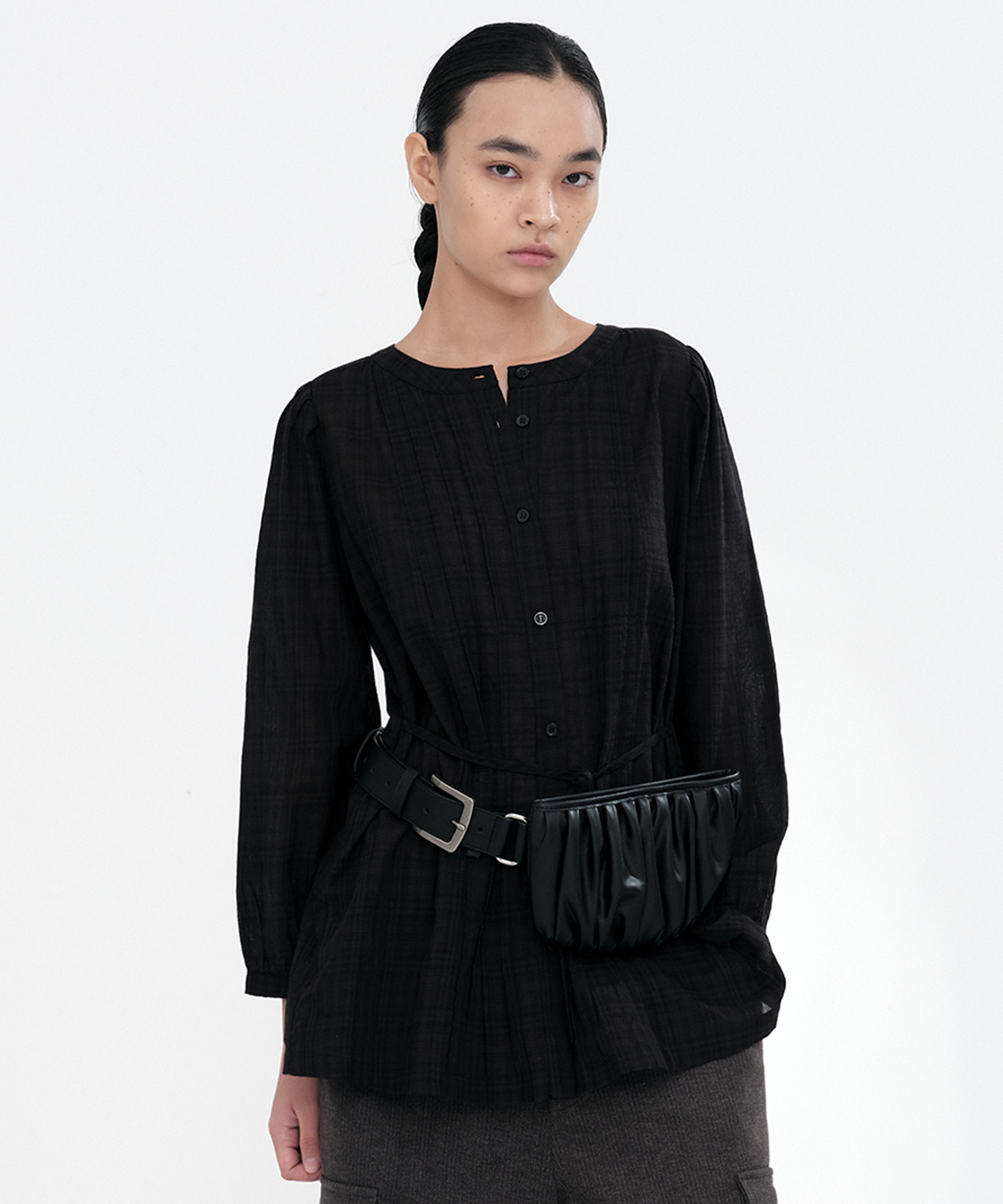 Tuck Pleats Puff Blouse [Black]