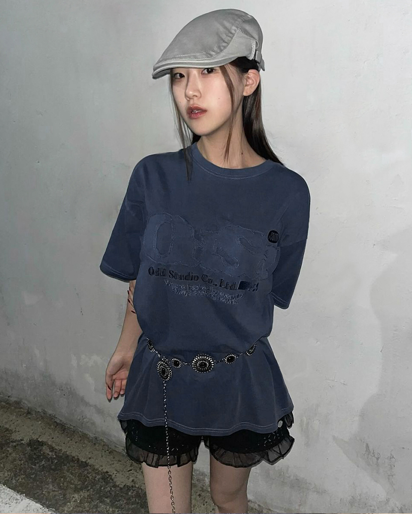 トップス GOA damage design tee Oversized T-shirt with faded, damaged finish/色落ちダメージ