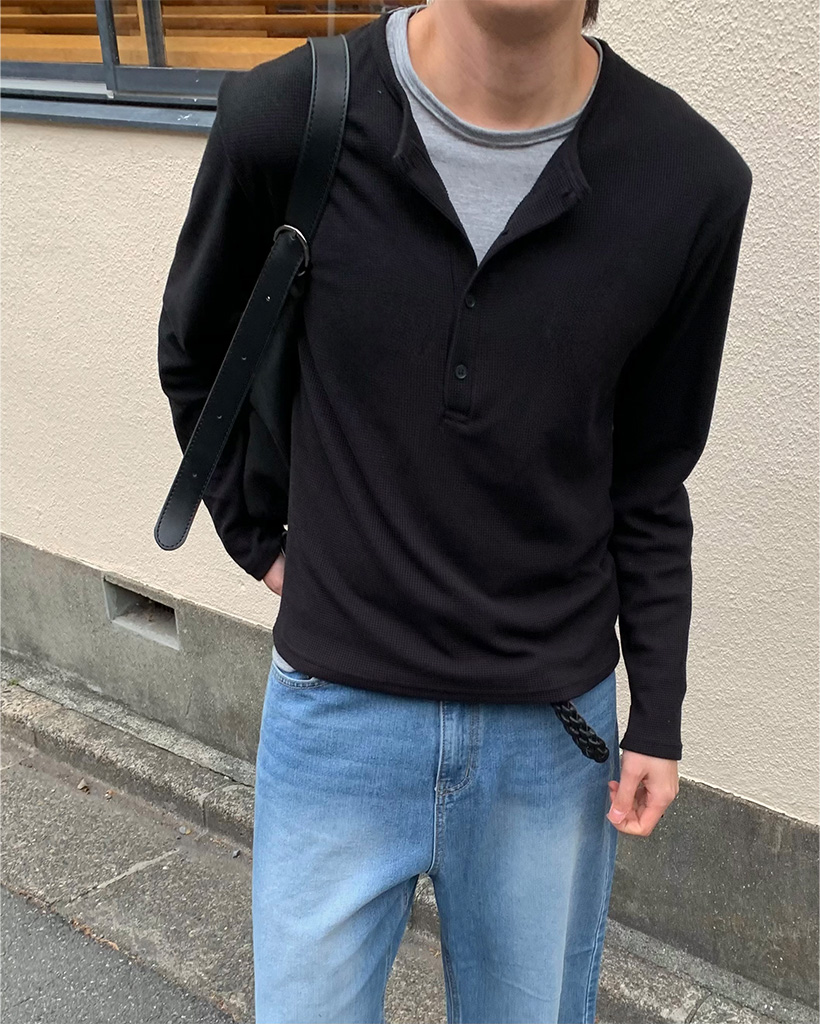 (ユニセックス)ワッフルレイヤードヘンリーネックTシャツ