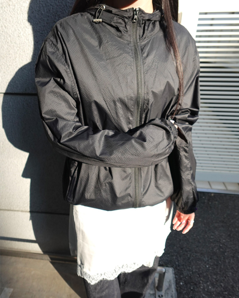 フードナイロンマウンテンパーカー