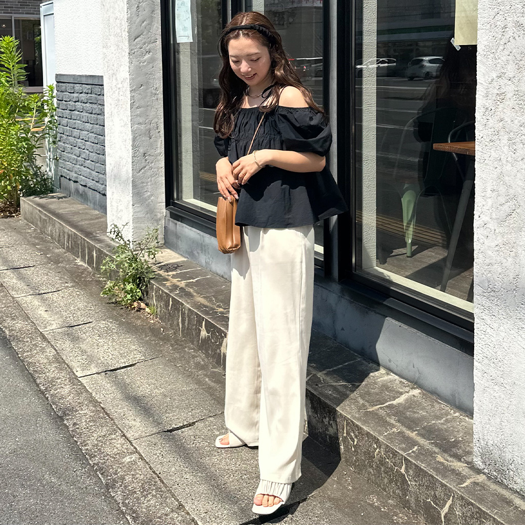 メグコ新品 roughlow 23S/S ショルダーリボンブラウス メグコ新品 roughlow 23S/S ショルダーリボンブラウス 新品