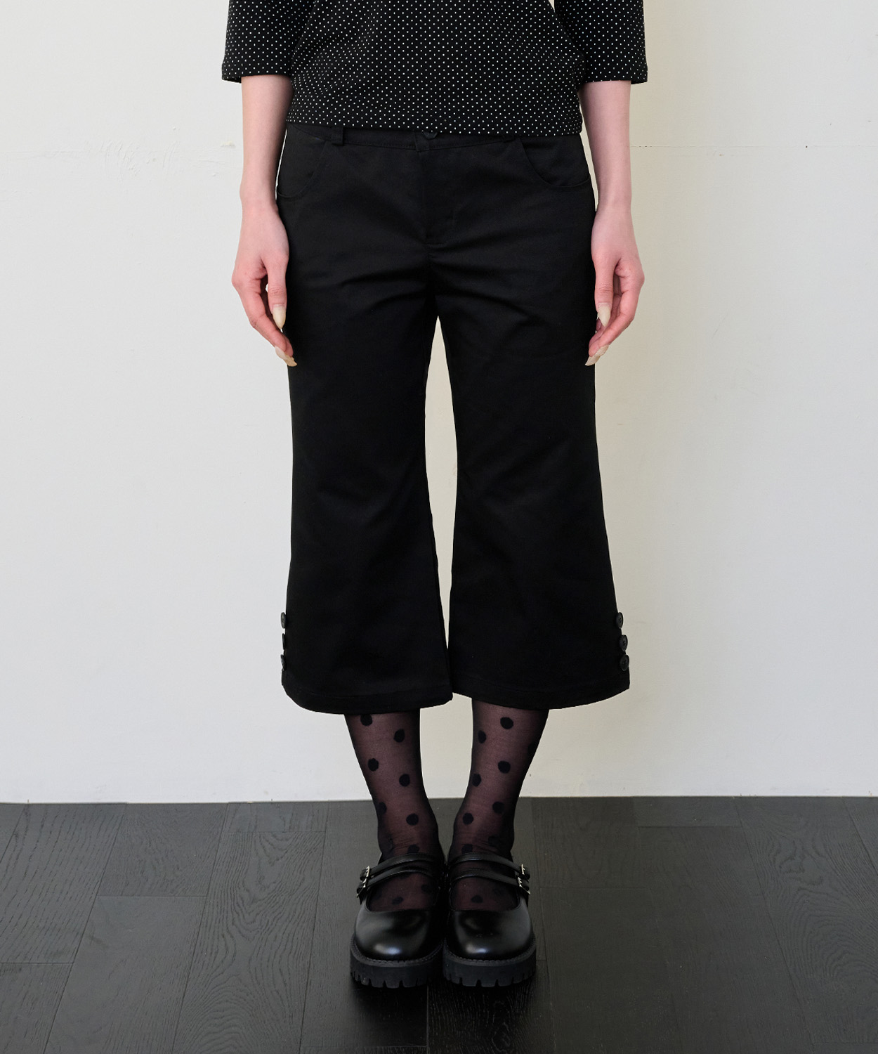 SNAP POINT CAPRI PANTS - BLACK