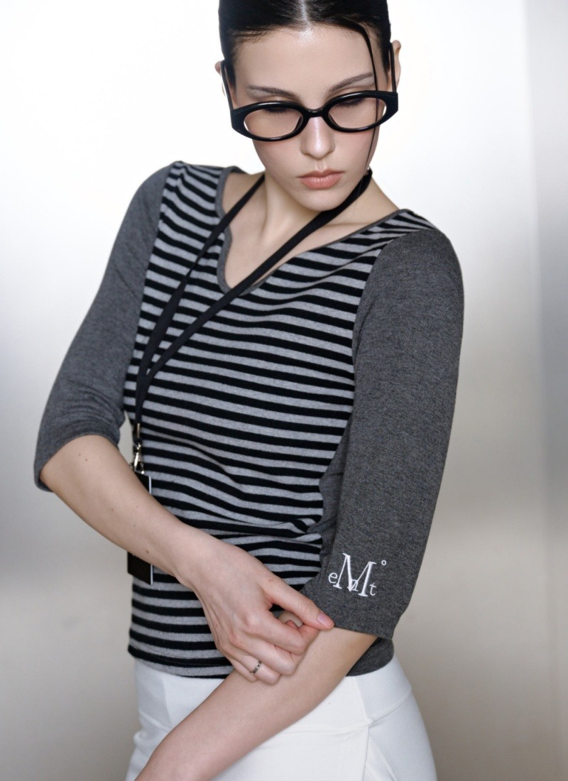 RAPHIA V-NECK SLEEVE T (2Color)