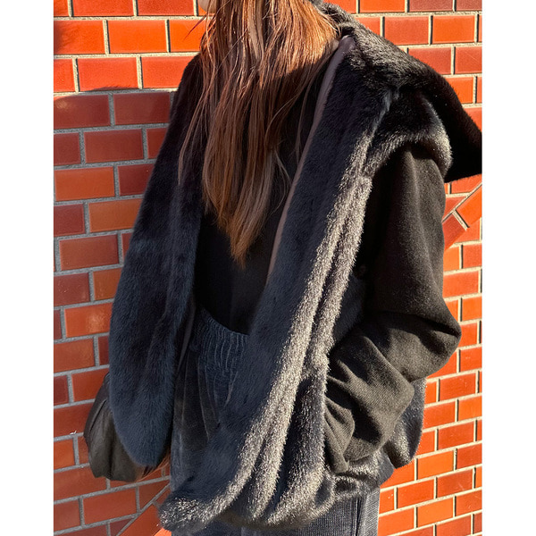 DOLCE & GABBANA ファーベスト 50 ブラック フード付き YK2 DOLCE & GABBANA ファーベスト 50 ブラック フード付き YK2 ブラックの