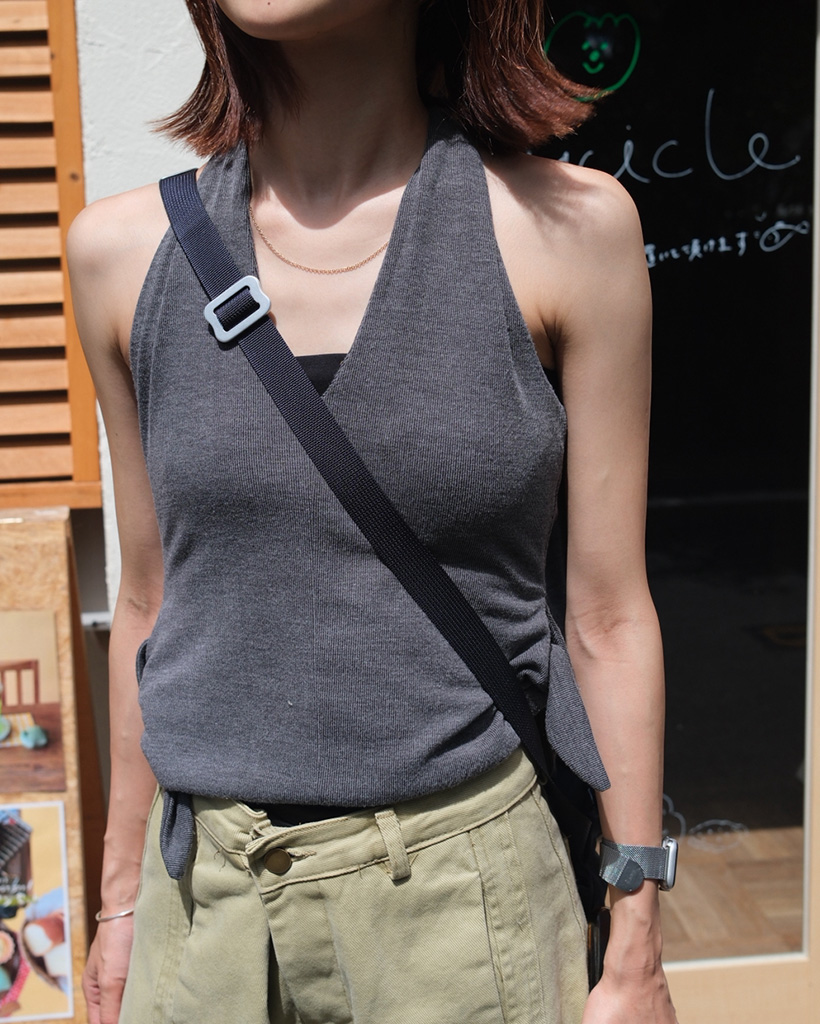 新品タグ付 lululemon Alein スクエアネックホルタータンクトップ８ 新品タグ付 lululemon Alein スクエアネックホルタータンク