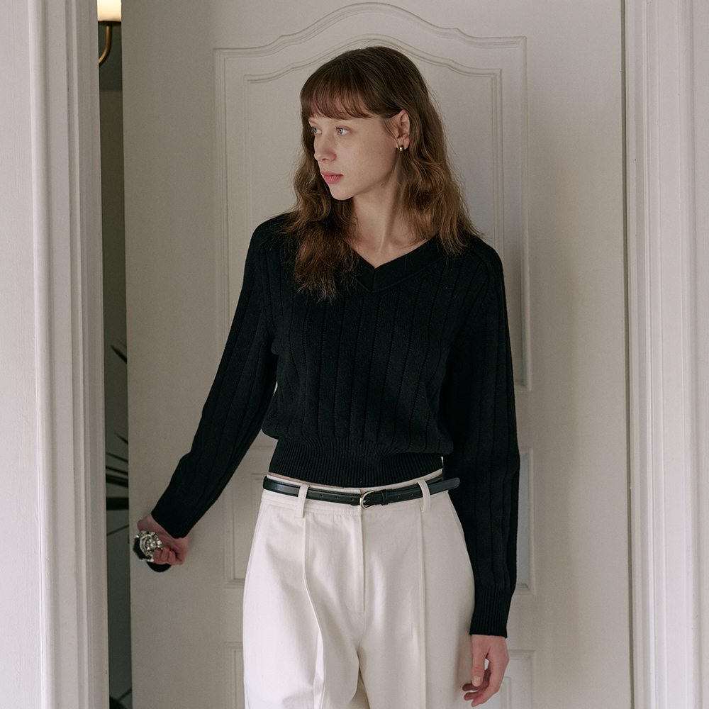 Pure Wool Crop Pullover [Black]