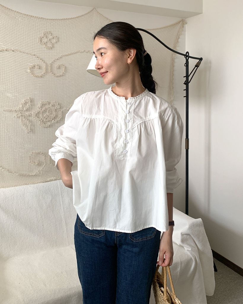 シャーリングパフブラウス