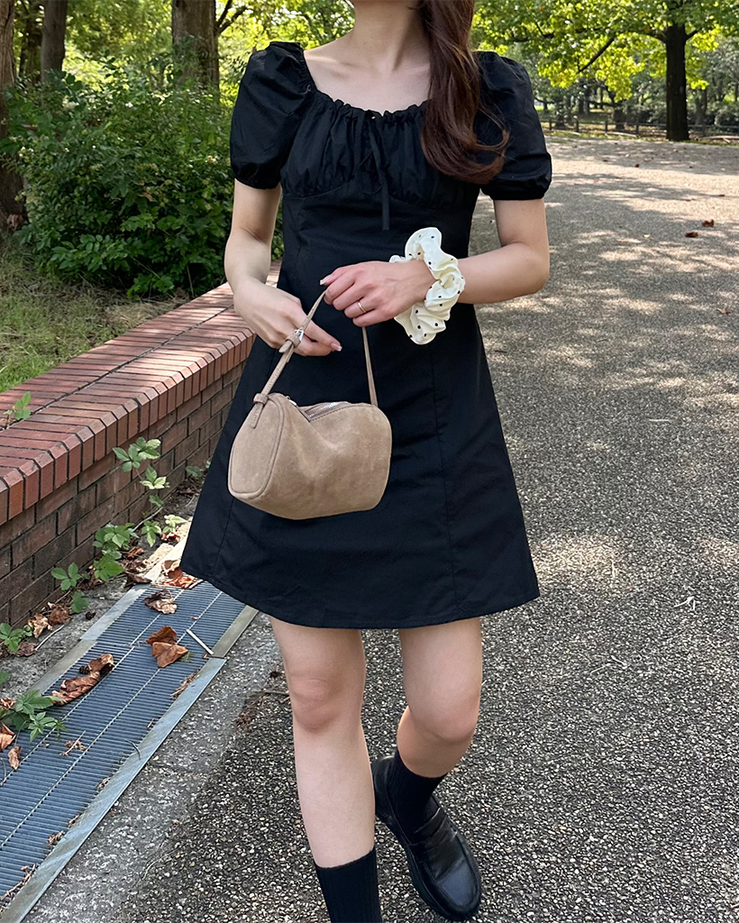 バストギャザーリボンパフスリーブミニワンピース | ファッション通販