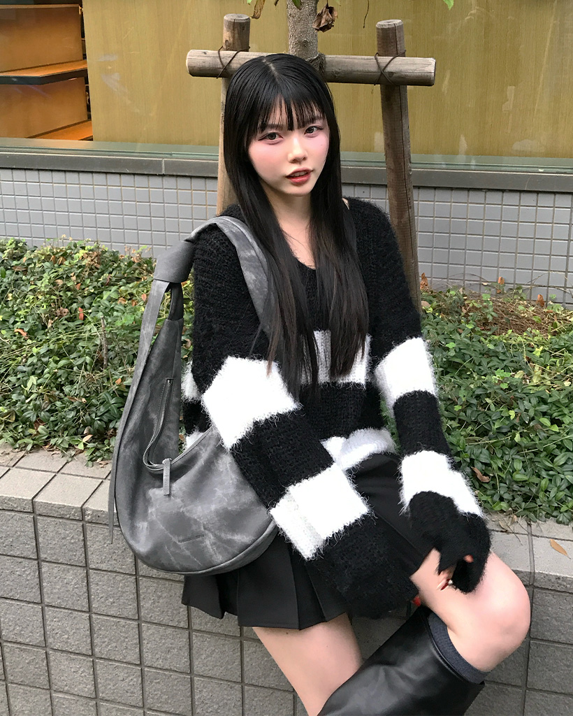 Vネックボーダーオーバーフィットニット | ファッション通販サイト NUGU