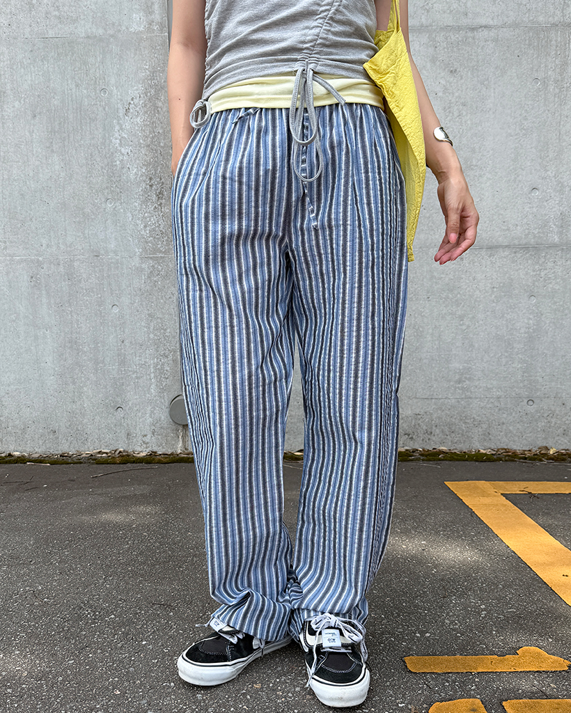 ワイドフィットストライプイージーパンツ