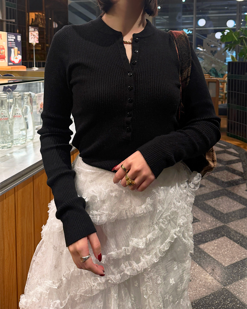 スリムボタンカラー ニット