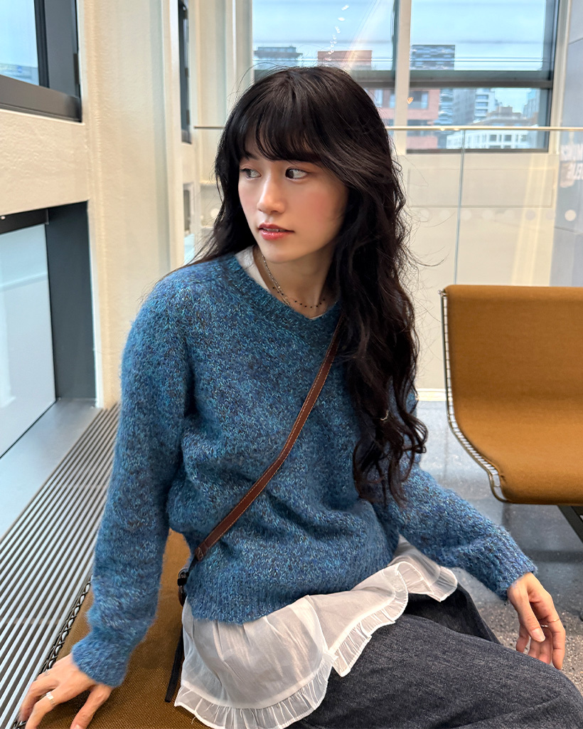 ボカシVネックニット