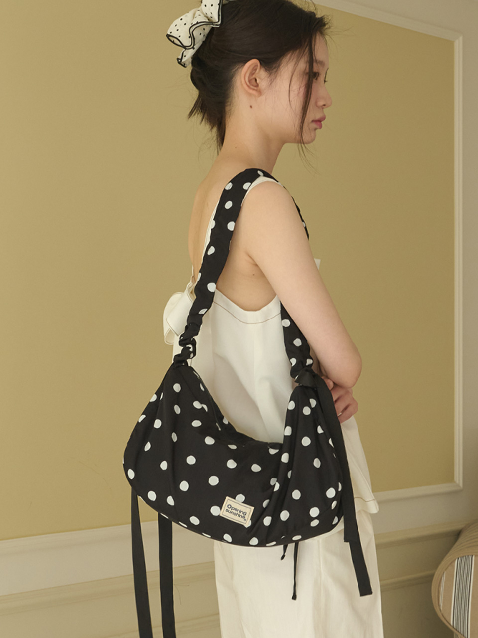 美品 IL BISONTE 巾着 リックサック スエード ロゴ型押し 希少カラー Bumpy Dot Shoulder Bag_White | ファッション通販サイト NUGU