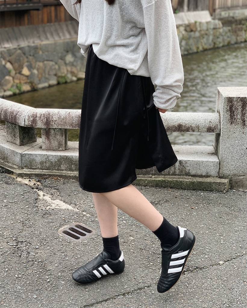 #SLOWMADE.ポイントミドル丈サテンスカート