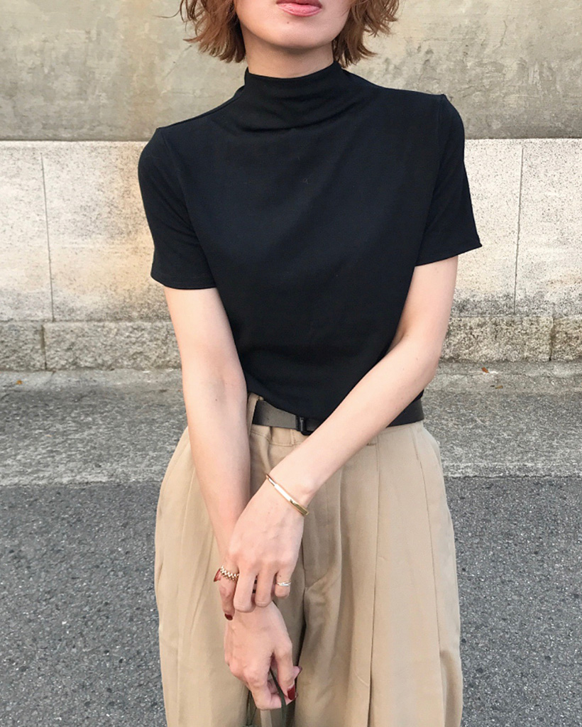 モックネックTシャツ