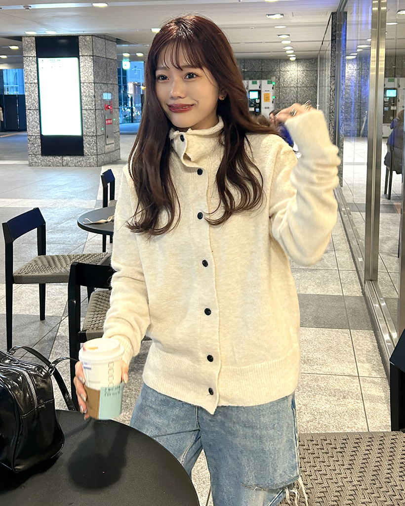 タートルネックニットカーディガン