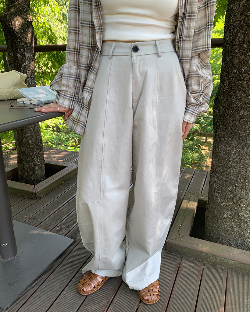 カーブワイドパンツ
