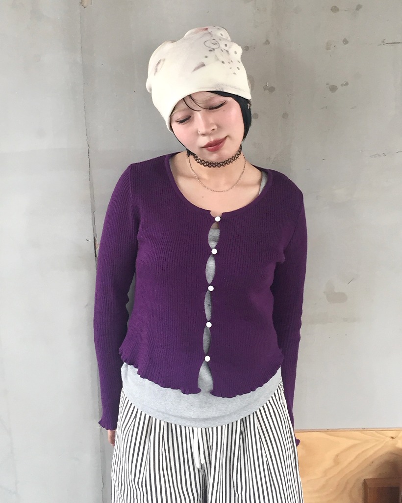 ループボタンフリルリブカーディガン