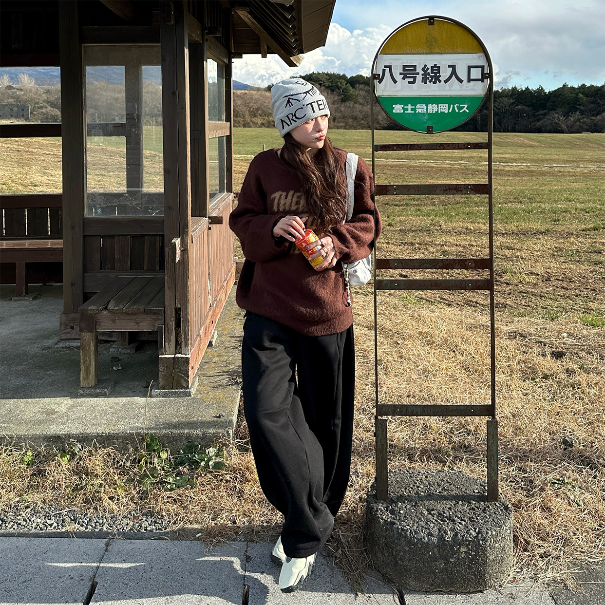 ユニセックス) ジャガードレタリングイングリッシュニット