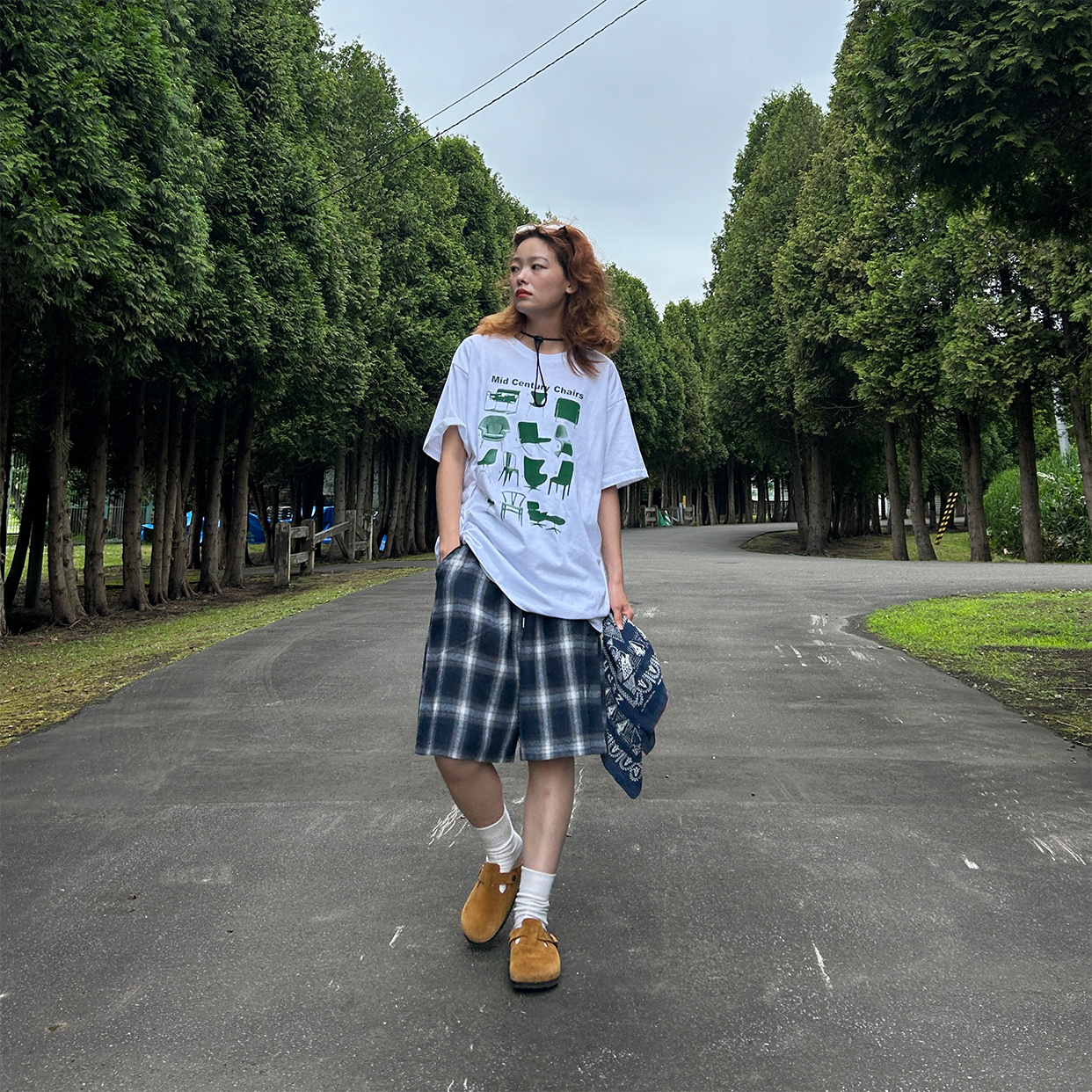 ミッドセンチュリーチェアグラフィックTシャツ | ファッション通販