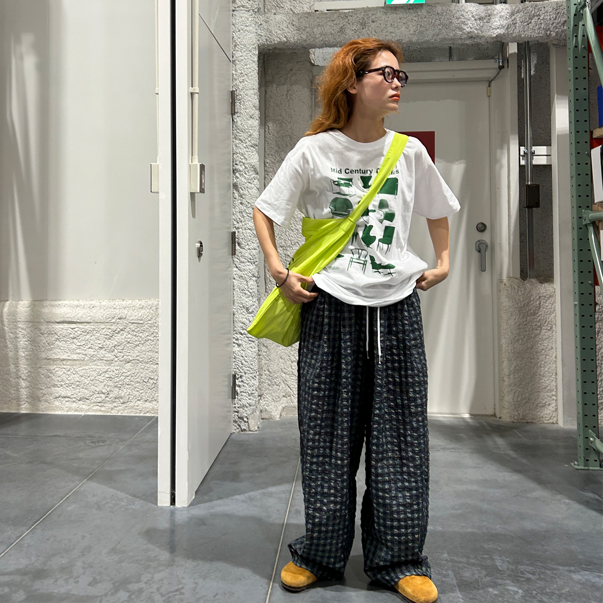 ミッドセンチュリーチェアグラフィックTシャツ | ファッション