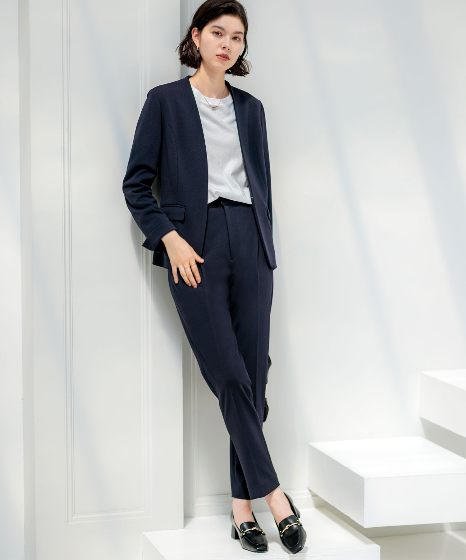 【専用】les mues ノーカラージャケット　パンツスーツ　ビジネススーツ アオキ⭐️麻調 ノーカラー 七分袖 セットアップパンツ スーツ