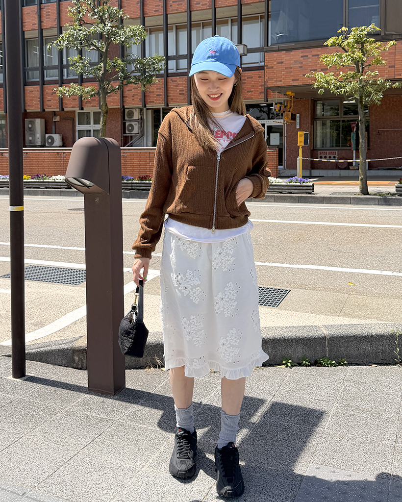 フラワーパンチングフリルミディスカート